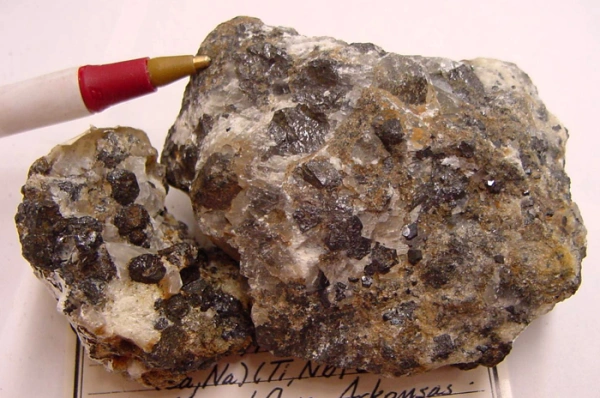 Afbeelding als illustratie bij artikel Perovskiet - doorbraak in de wereld van zonnepanelen?